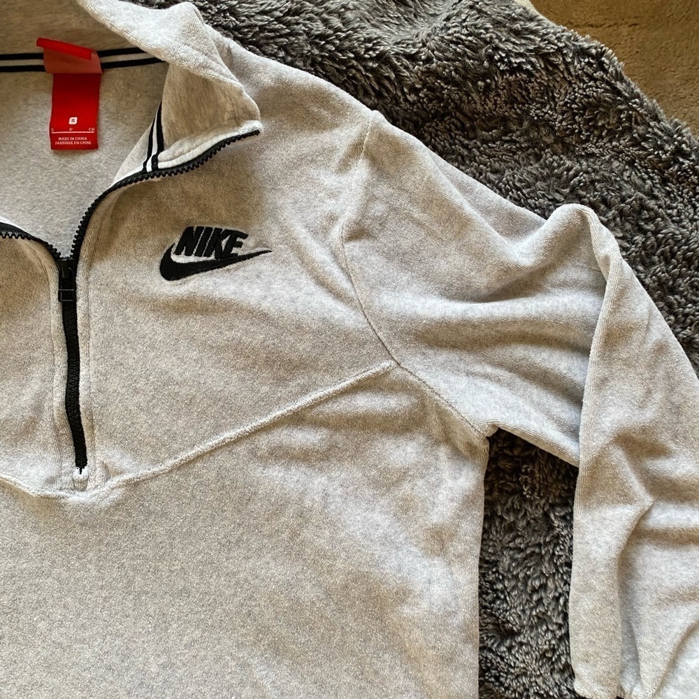 NIKE Women’s Sweatshirt - Picture 10 of 14